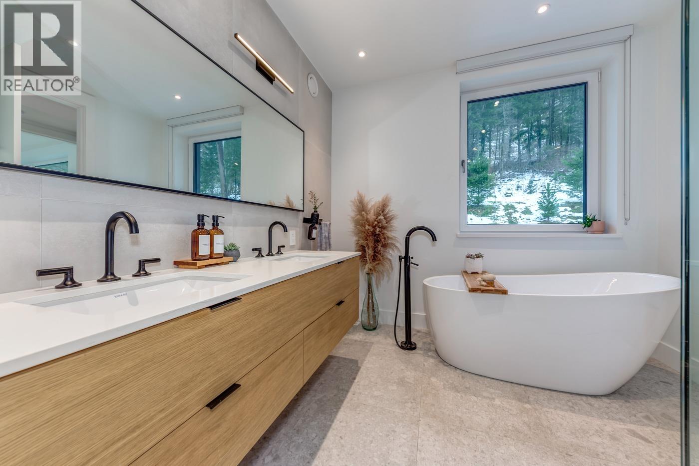 1704 Sugarloaf Place, Pemberton, British Columbia  V0N 2L3 - Photo 16 - R3079740