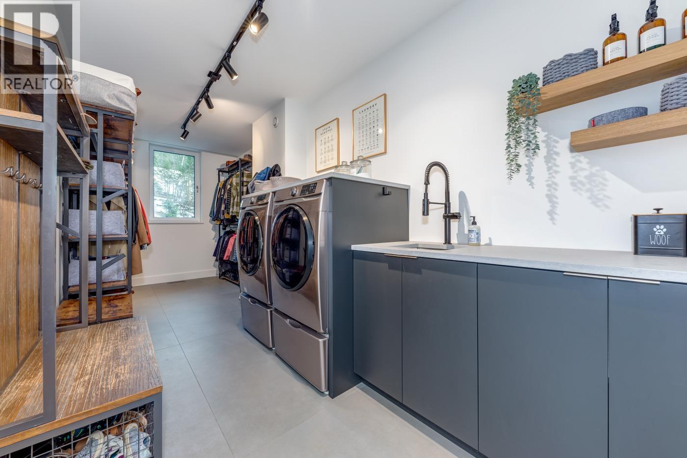 1704 Sugarloaf Place, Pemberton, British Columbia  V0N 2L3 - Photo 32 - R3079740