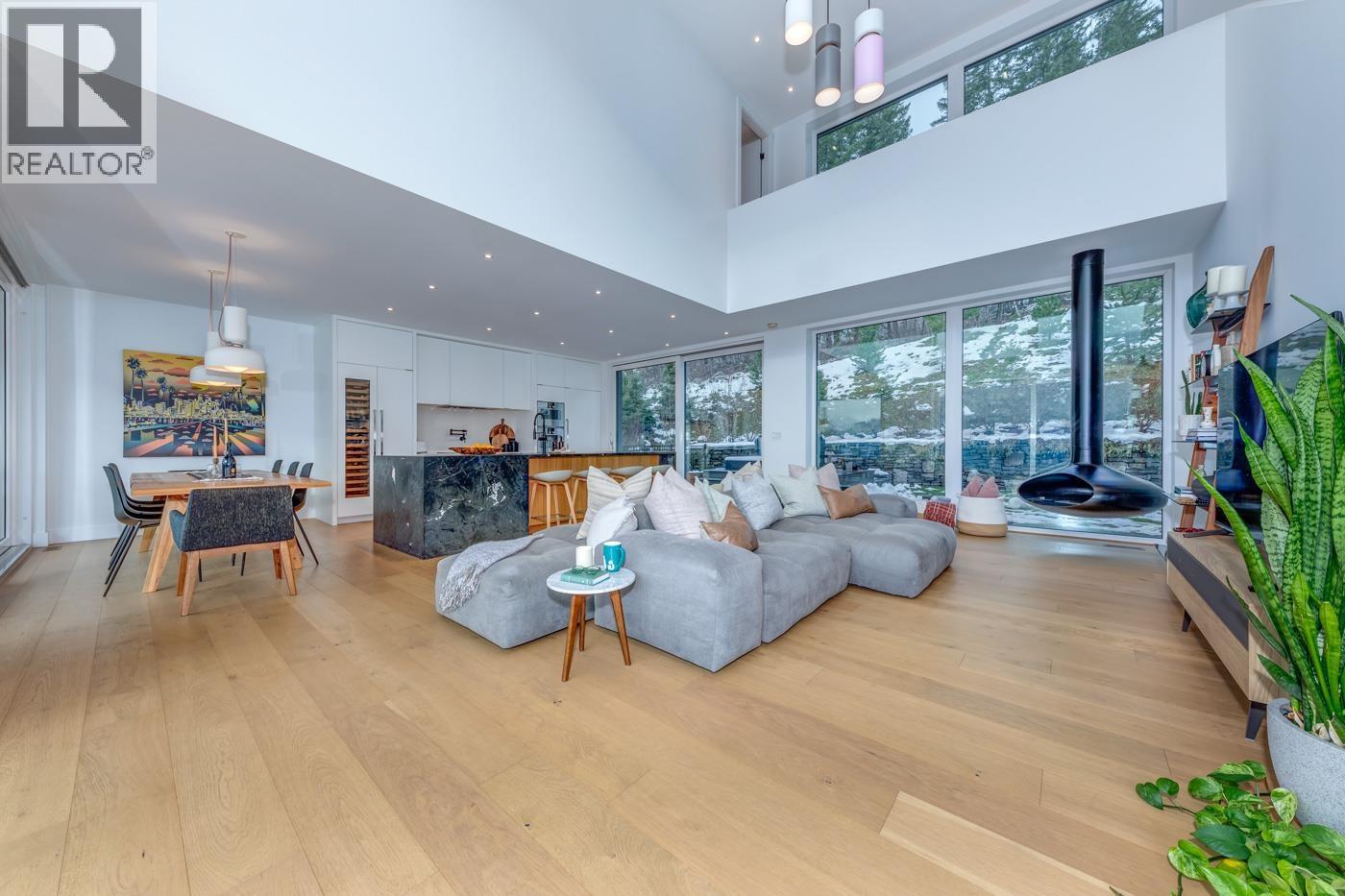 1704 Sugarloaf Place, Pemberton, British Columbia  V0N 2L3 - Photo 8 - R3079740