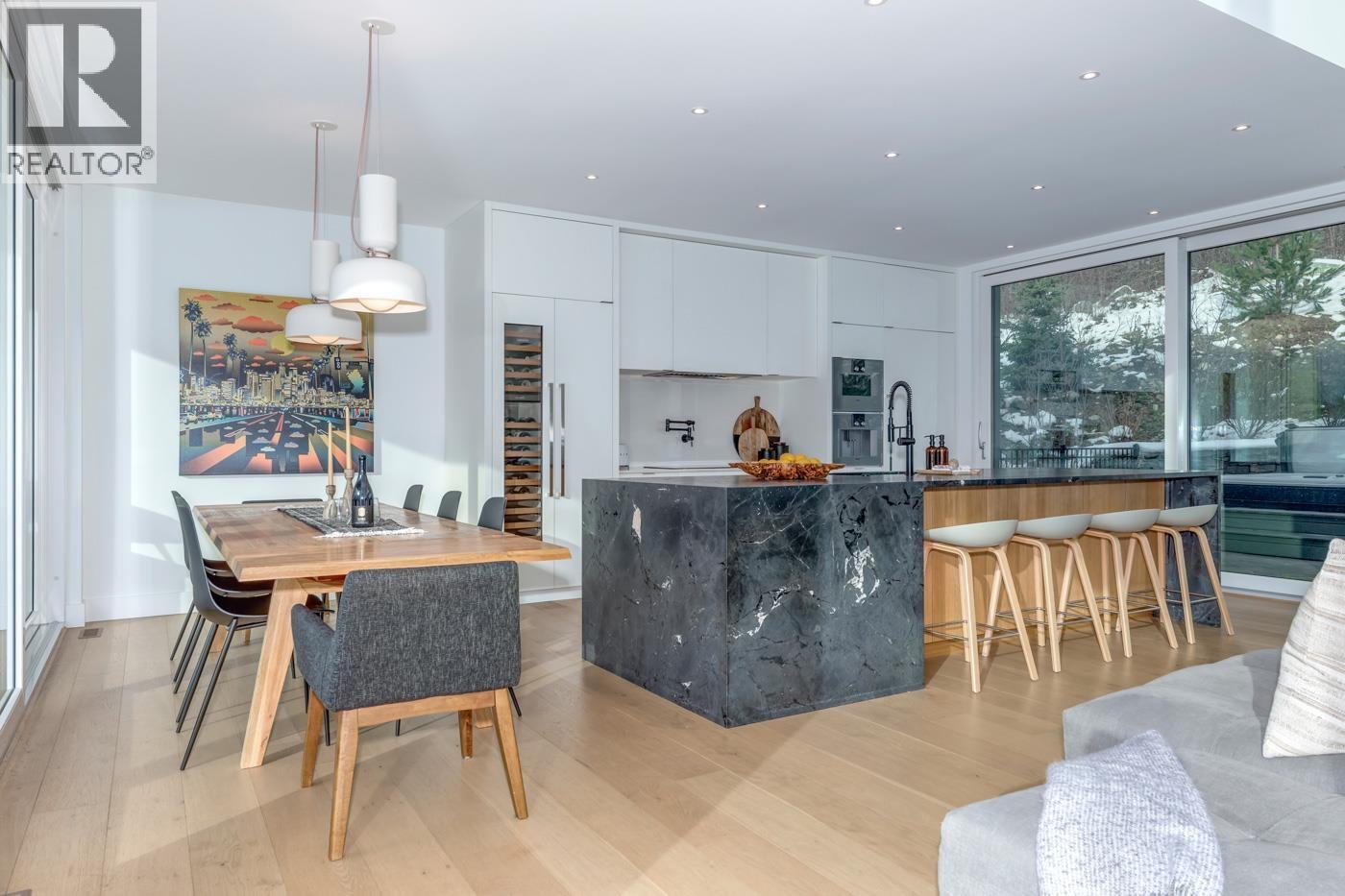 1704 Sugarloaf Place, Pemberton, British Columbia  V0N 2L3 - Photo 9 - R3079740