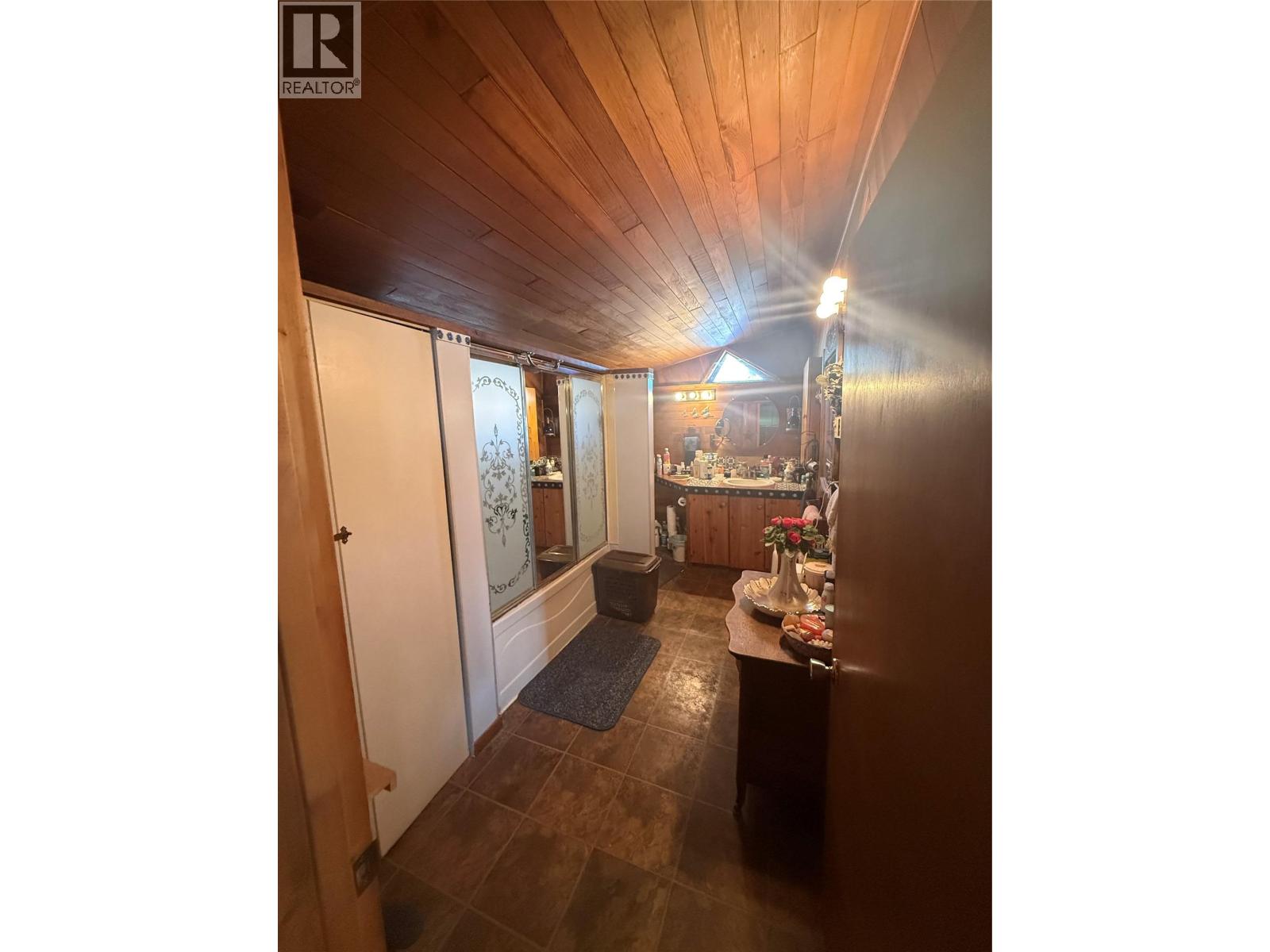 5861 33 Highway, Beaverdell, British Columbia  V0H 1A0 - Photo 11 - 10371100