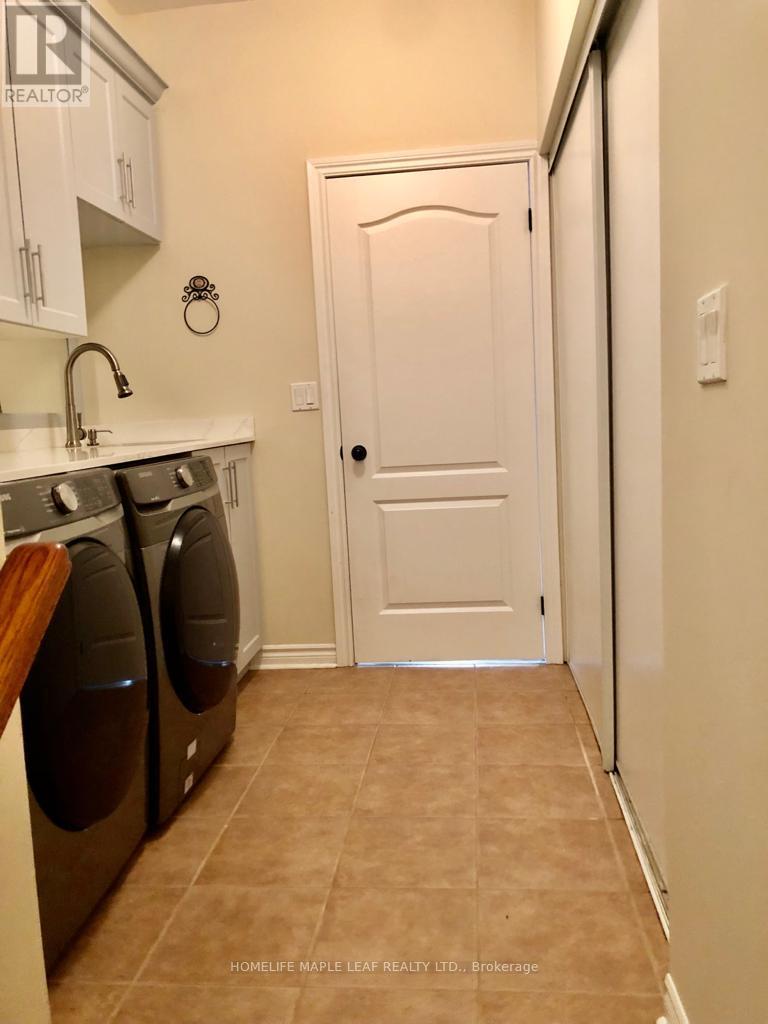 93 Latania Boulevard, Brampton, Ontario  L6P 1X5 - Photo 15 - W12697768