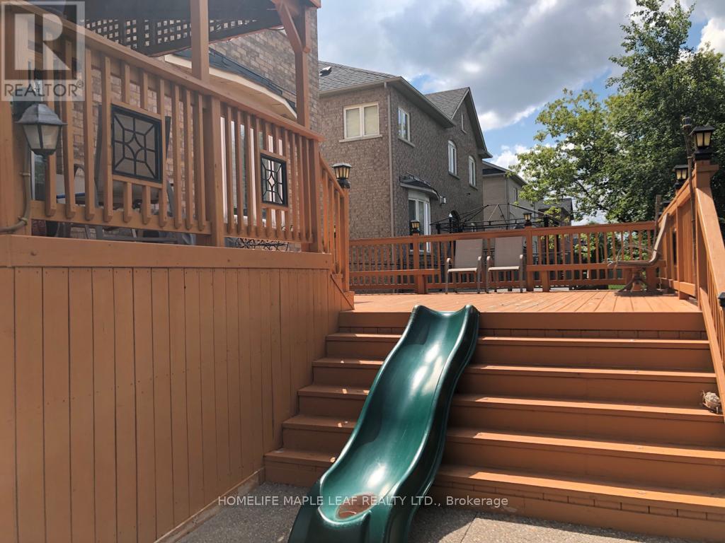 93 Latania Boulevard, Brampton, Ontario  L6P 1X5 - Photo 37 - W12697768