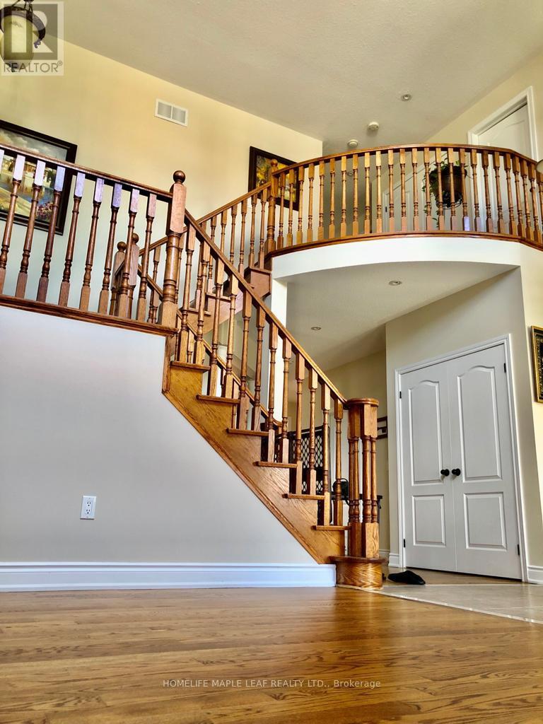 93 Latania Boulevard, Brampton, Ontario  L6P 1X5 - Photo 4 - W12697768