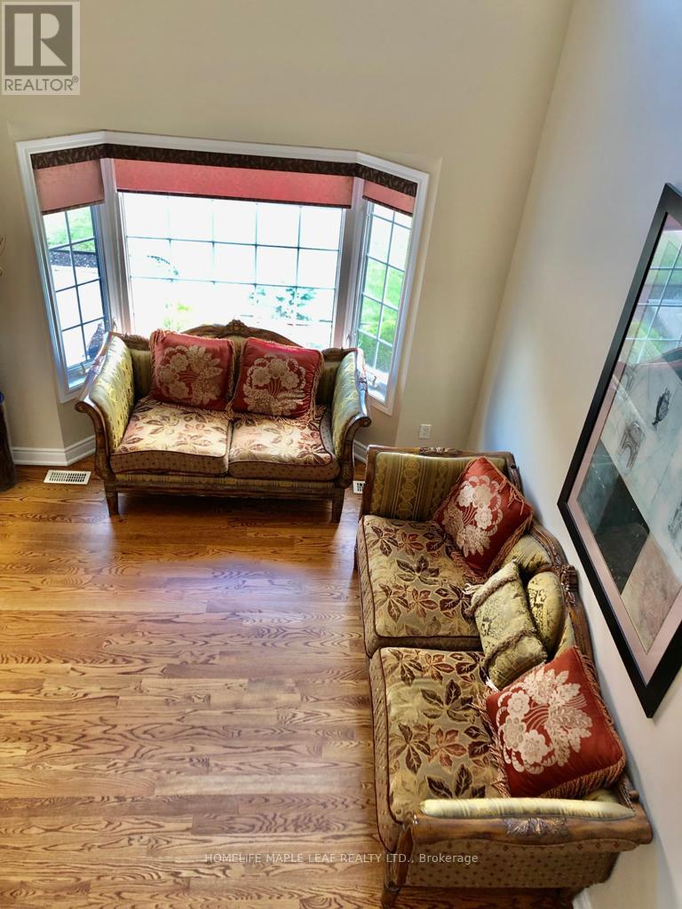 93 Latania Boulevard, Brampton, Ontario  L6P 1X5 - Photo 6 - W12697768