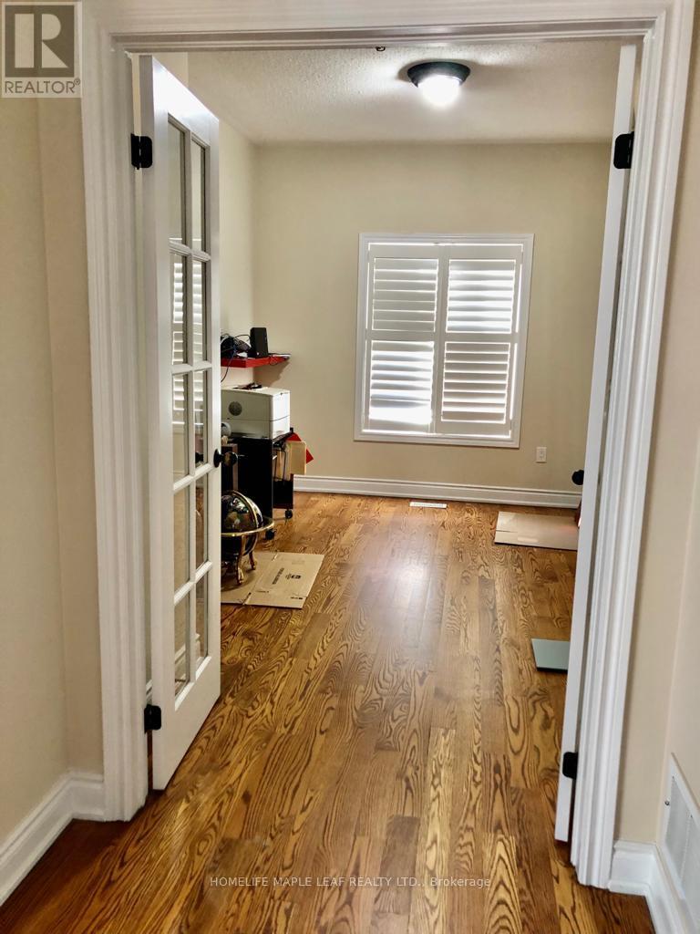 93 Latania Boulevard, Brampton, Ontario  L6P 1X5 - Photo 9 - W12697768