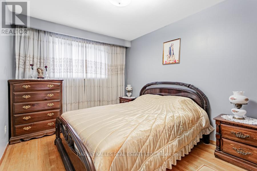 33 Tolton Drive S, Brampton, Ontario  L6V 2P9 - Photo 14 - W12697772