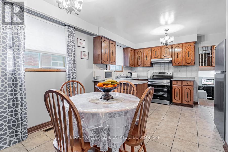 33 Tolton Drive S, Brampton, Ontario  L6V 2P9 - Photo 5 - W12697772