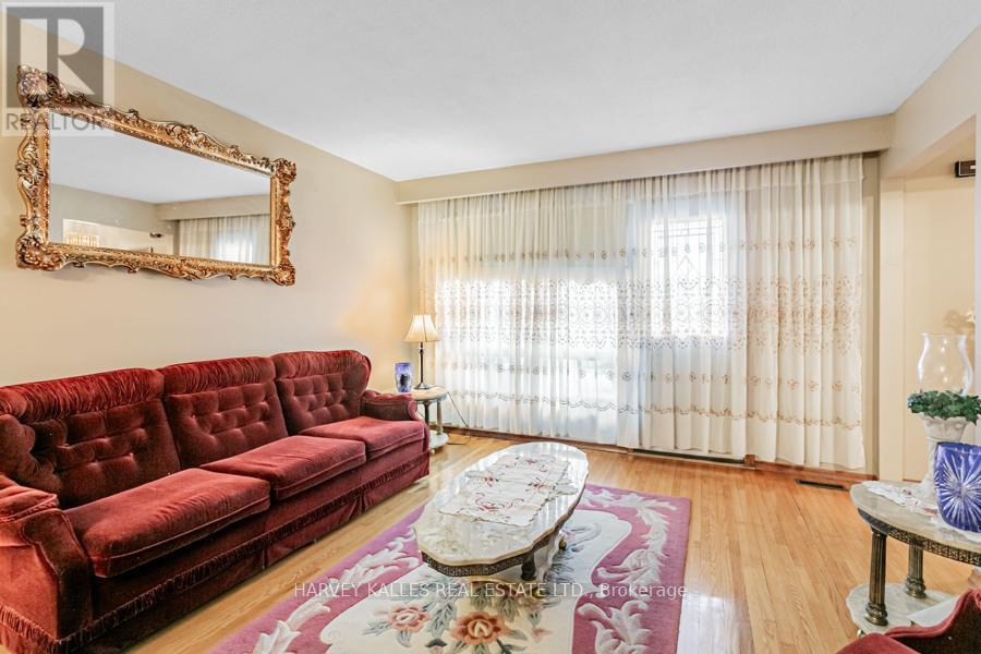 33 Tolton Drive S, Brampton, Ontario  L6V 2P9 - Photo 7 - W12697772