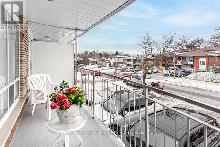 33 Tolton Drive S, Brampton, Ontario  L6V 2P9 - Photo 8 - W12697772