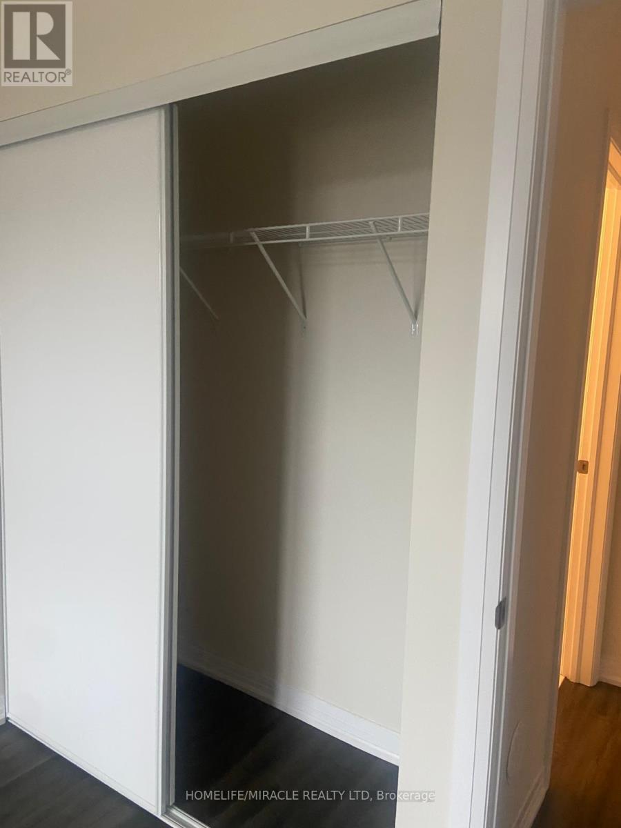 101 - 1577 Rose Way, Milton, Ontario  L9E 1N4 - Photo 10 - W12697780