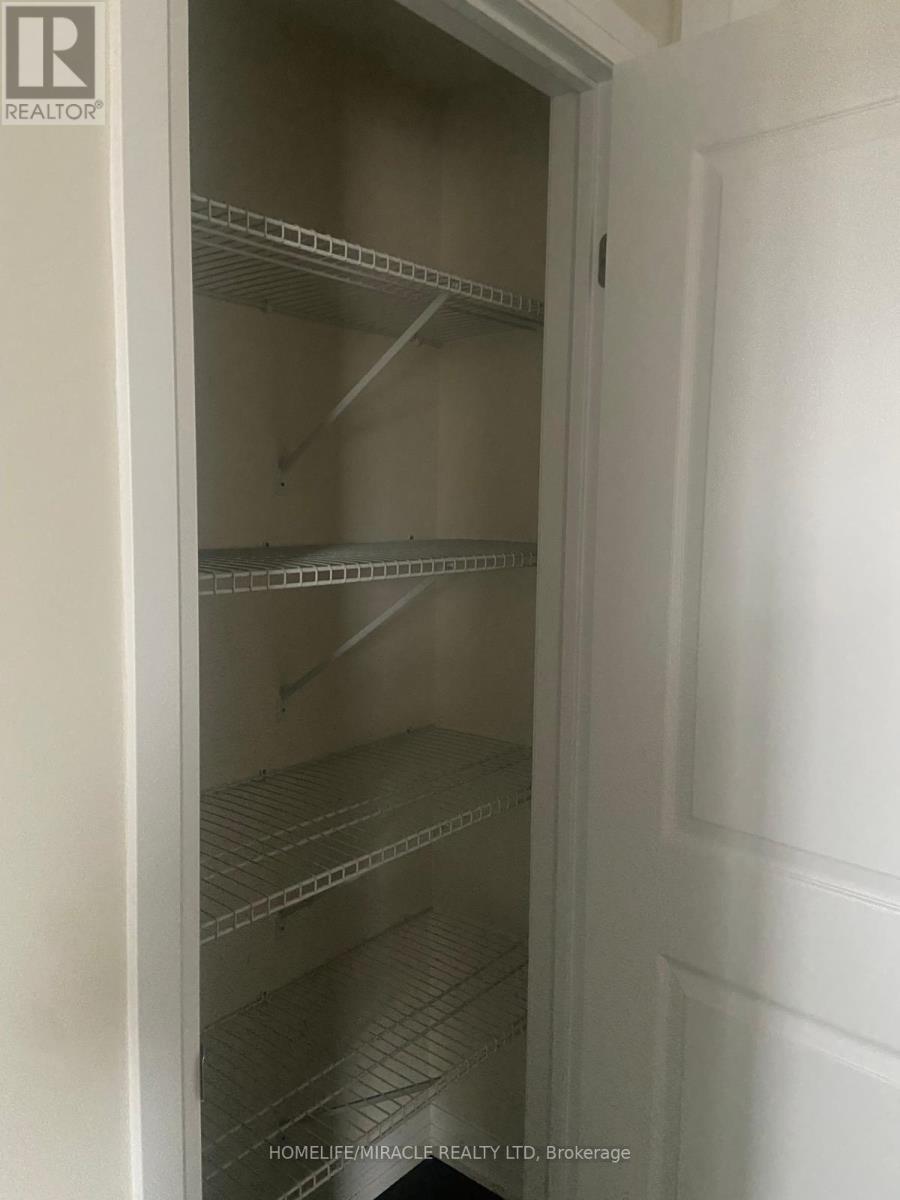 101 - 1577 Rose Way, Milton, Ontario  L9E 1N4 - Photo 9 - W12697780