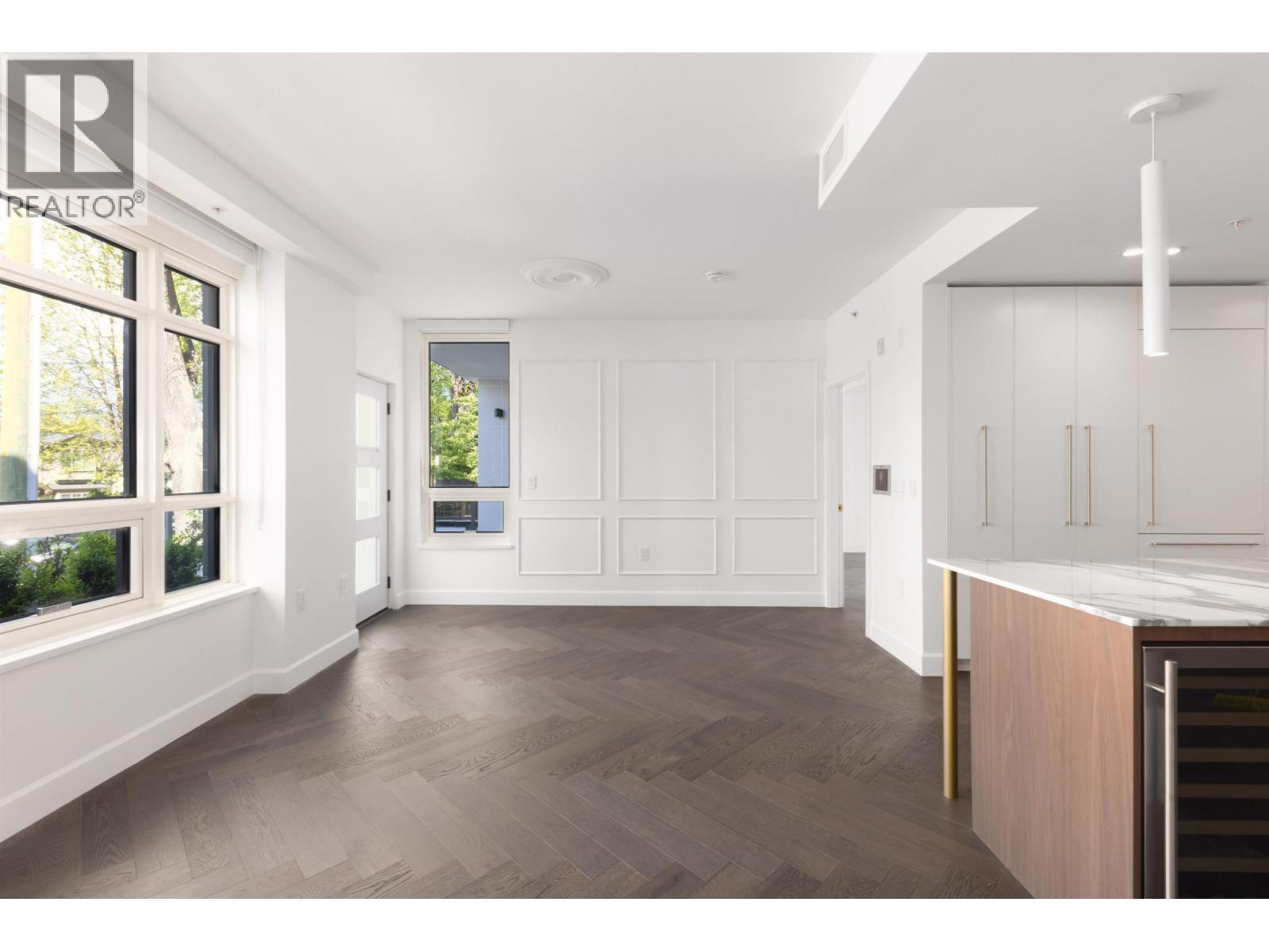 Listing Picture 4 of 40 : 101 3668 W 10TH AVENUE, Vancouver / 溫哥華 - 魯藝地產 Yvonne Lu Group - MLS Medallion Club Member