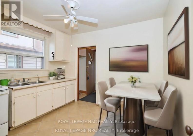 223 Niagara Street, St. Catharines, Ontario  L2M 4V3 - Photo 2 - X12697804