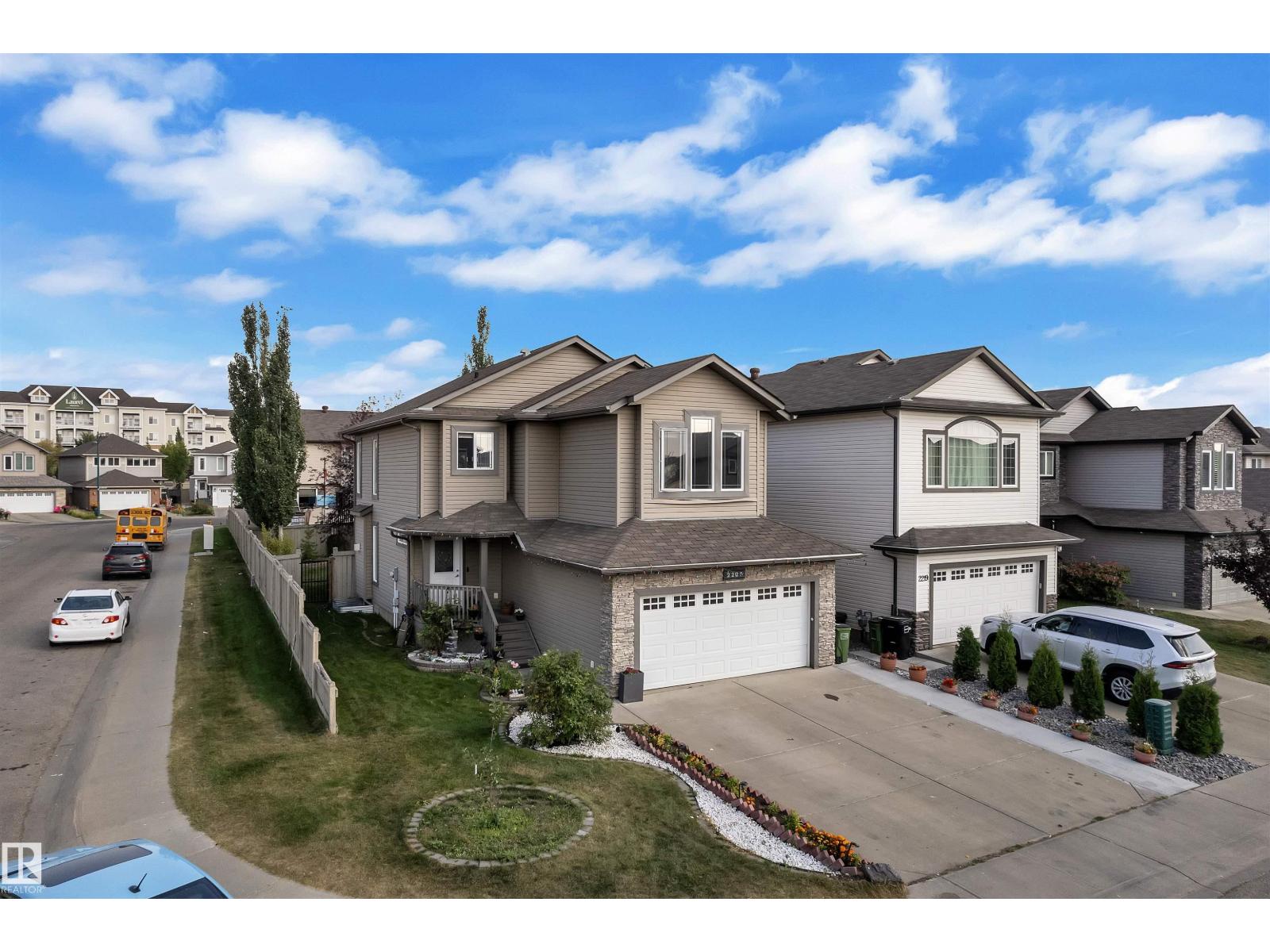 2225 32b St Nw, Edmonton, Alberta  T6T 0K6 - Photo 4 - E4470057