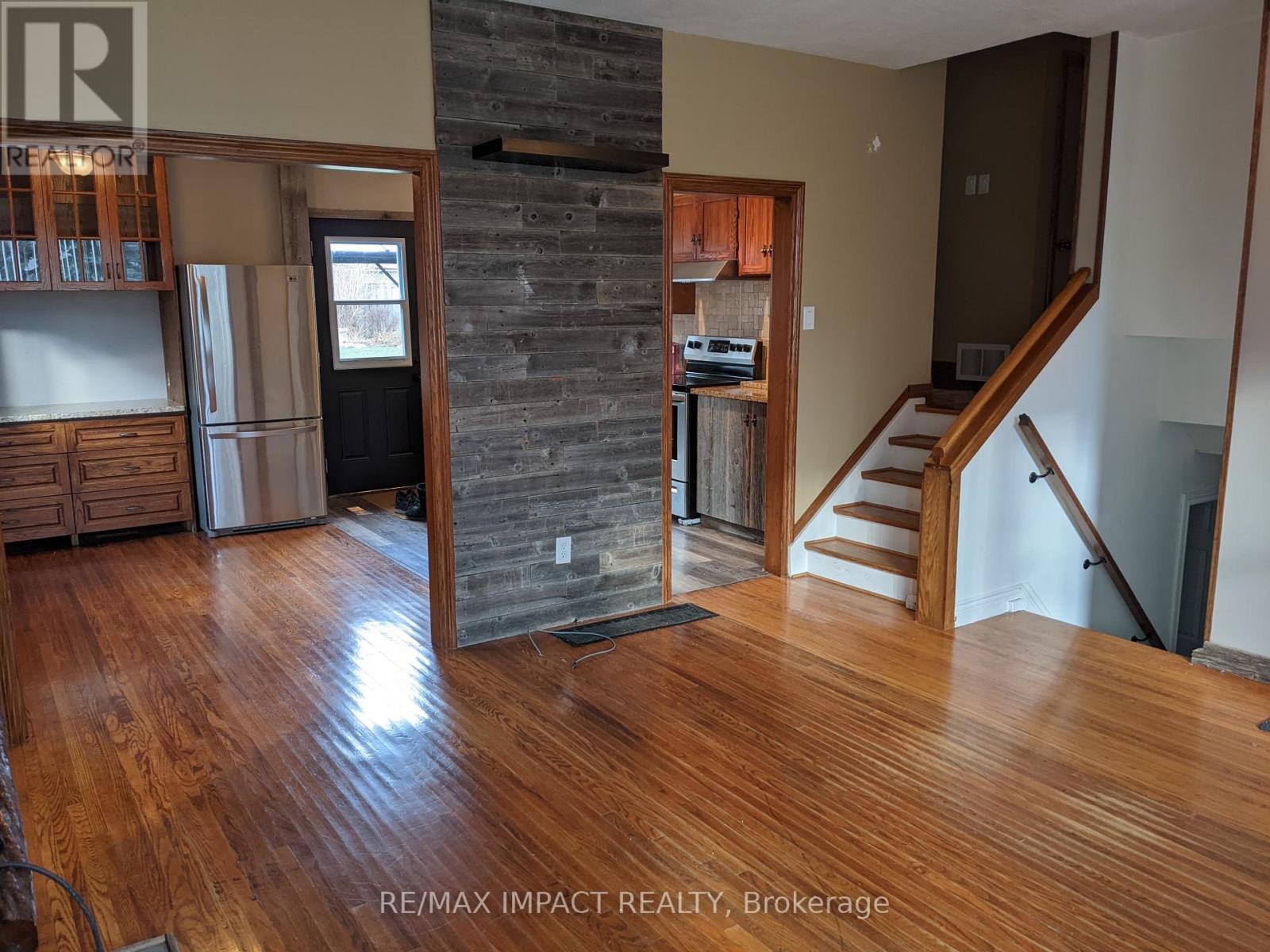 806 Stone Street, Oshawa, Ontario  L1J 1A8 - Photo 3 - E12697800