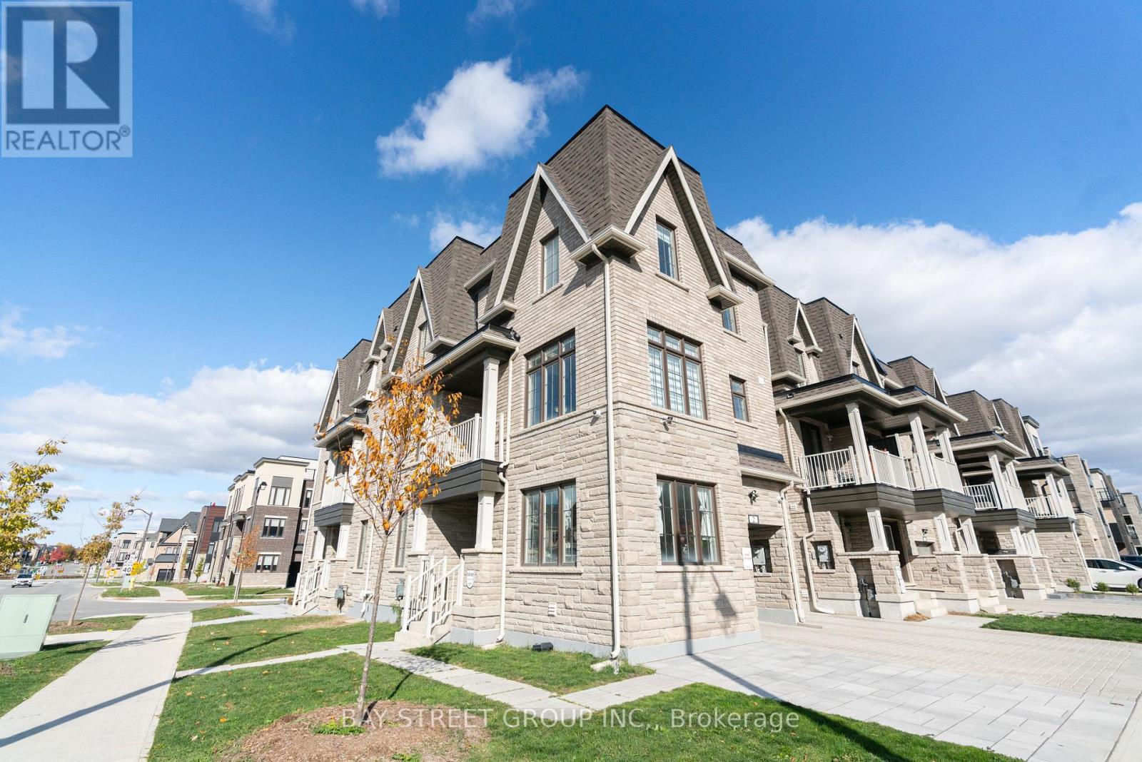 2 William Shearn Crescent, Markham, Ontario  L6C 3J3 - Photo 2 - N12697836