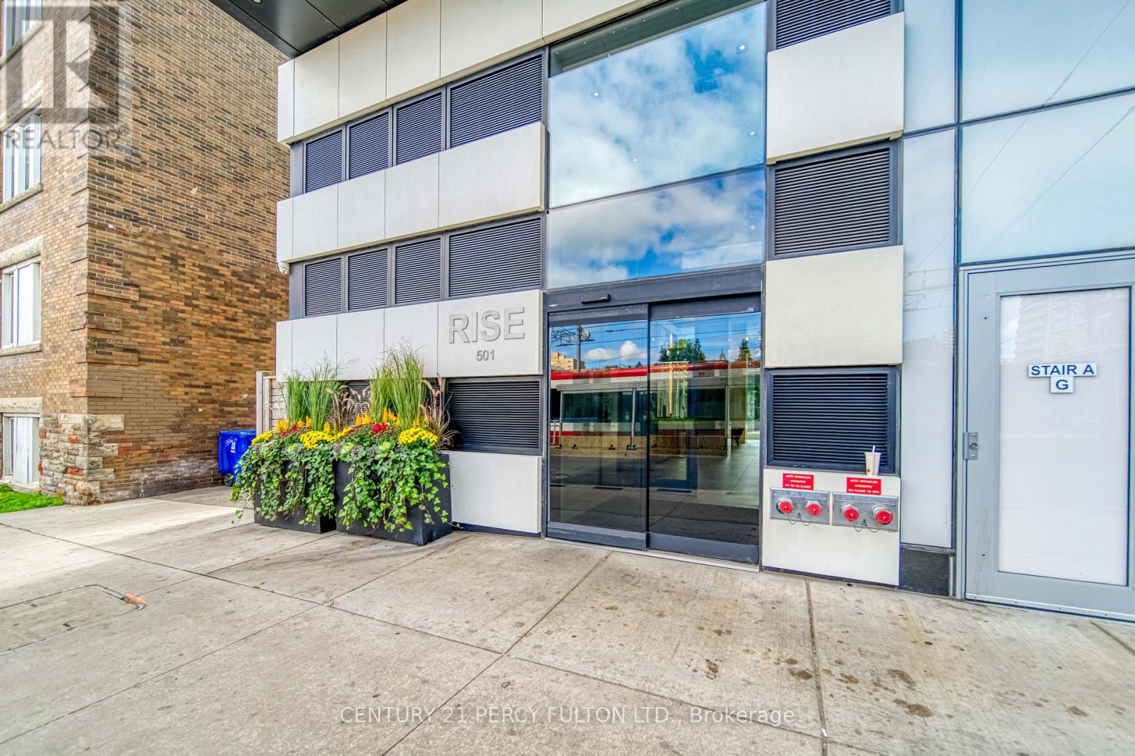 1211 - 501 St. Clair Avenue W, Toronto, Ontario  M5P 0A2 - Photo 3 - C12697818