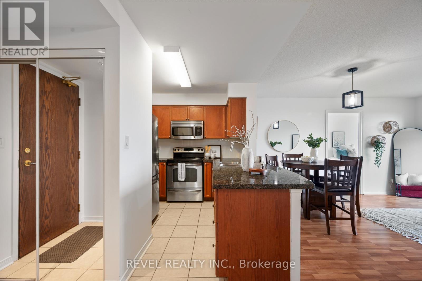 1005 - 4850 Glen Erin Drive, Mississauga, Ontario  L5M 7S1 - Photo 2 - W12697838