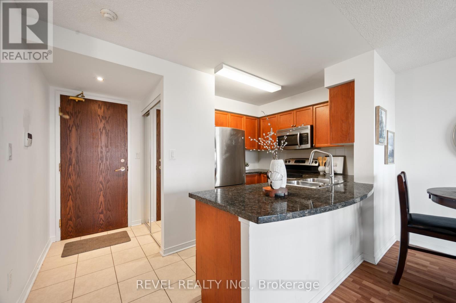 1005 - 4850 Glen Erin Drive, Mississauga, Ontario  L5M 7S1 - Photo 4 - W12697838