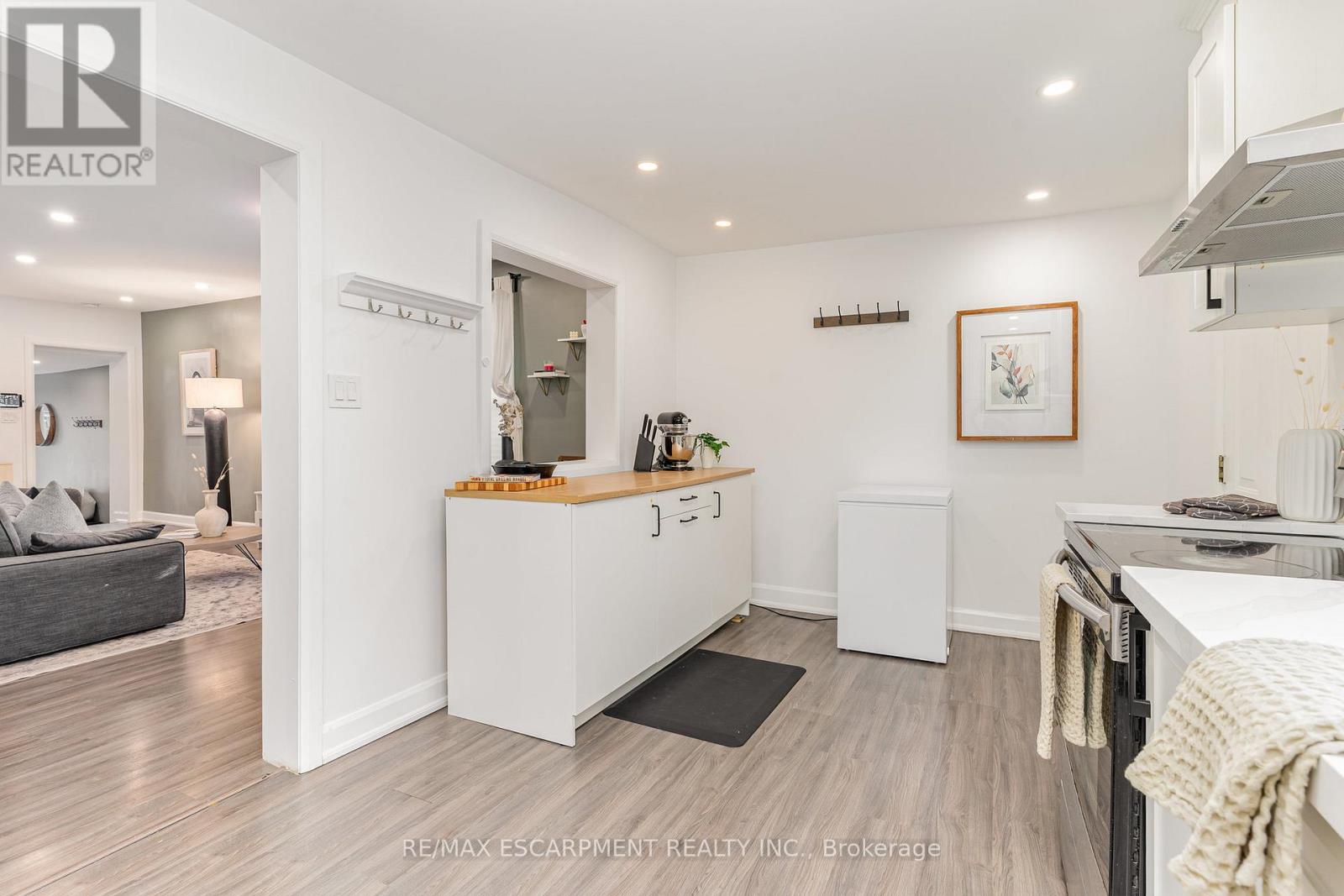 4 Robins Avenue, Hamilton, Ontario  L8H 4M6 - Photo 7 - X12697798