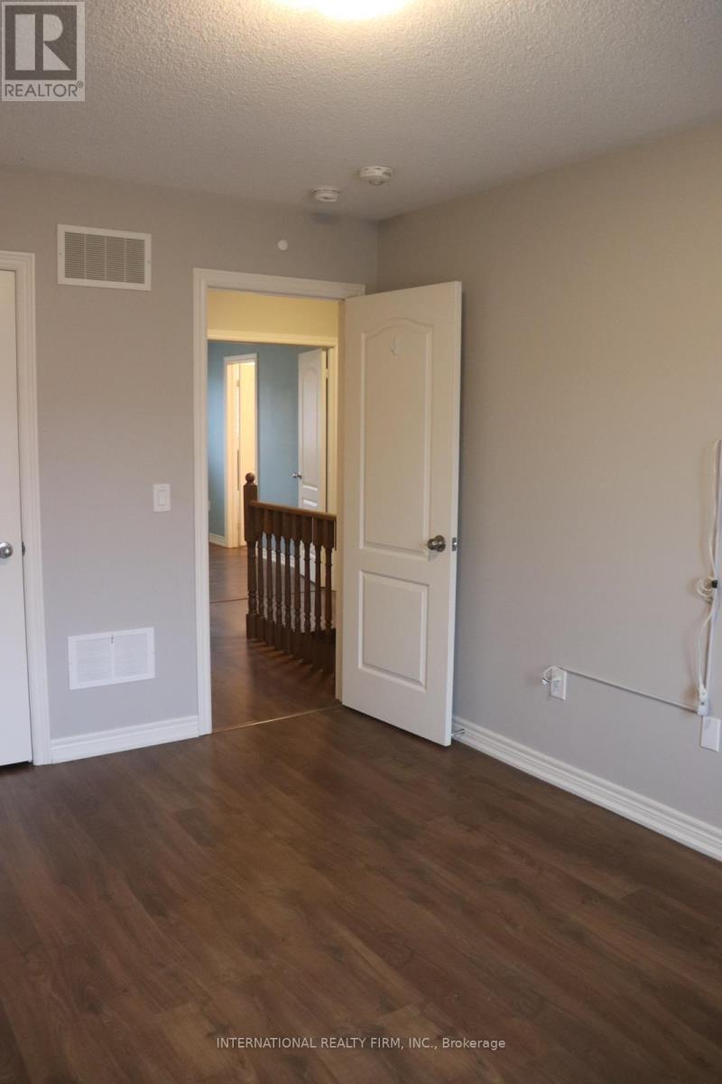 1477 Pratt Heights, Milton, Ontario  L9E 1J3 - Photo 11 - W12693638