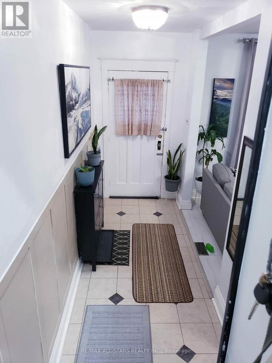 529 Wentworth Street N, Hamilton, Ontario  L8L 5X2 - Photo 3 - X12695660