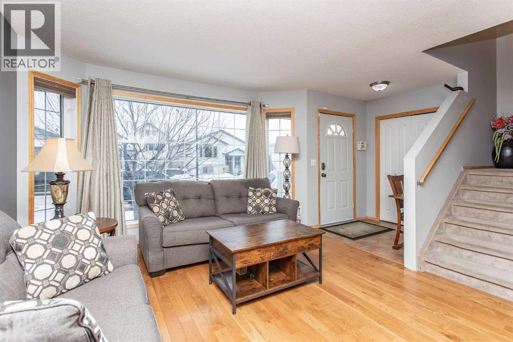 24 Dynes Street, Red Deer, Alberta  T4R 3C3 - Photo 4 - A2278464