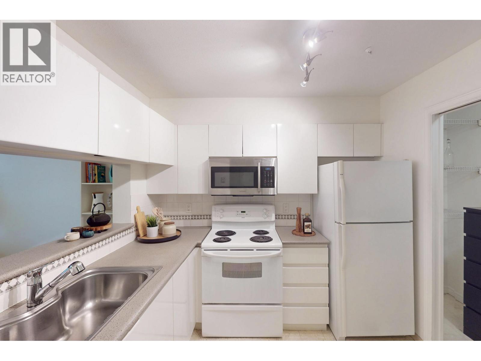 302 8420 Jellicoe Street, Vancouver, British Columbia  V5S 4T1 - Photo 6 - R3079399