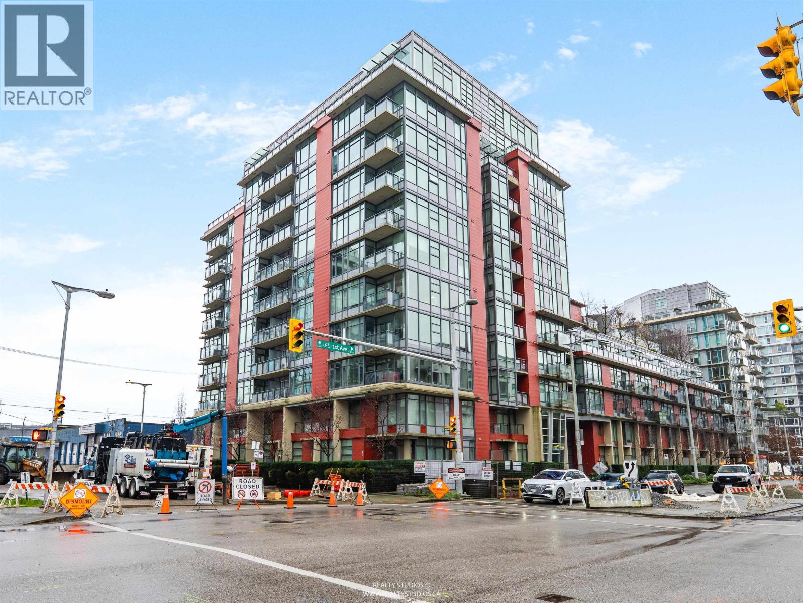 202 38 W 1st Avenue, Vancouver, British Columbia  V5Y 0K3 - Photo 1 - R3079515