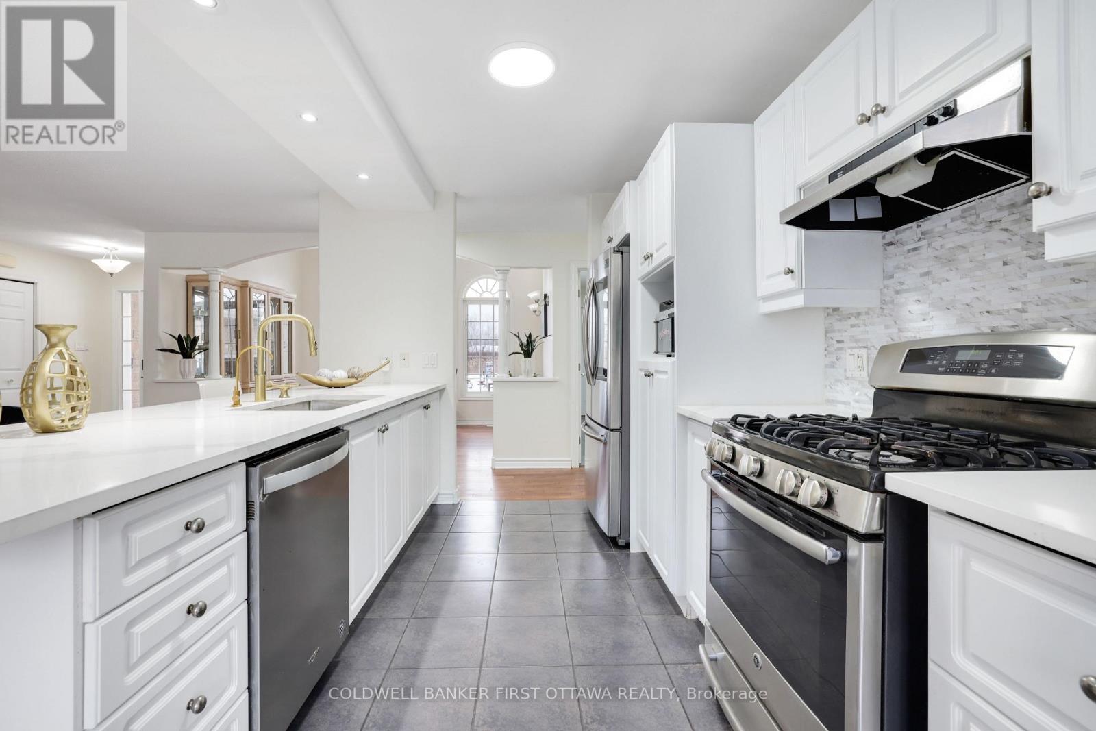 11 Rideau Crossing Crescent, North Grenville, Ontario  K0G 1K0 - Photo 5 - X12697854