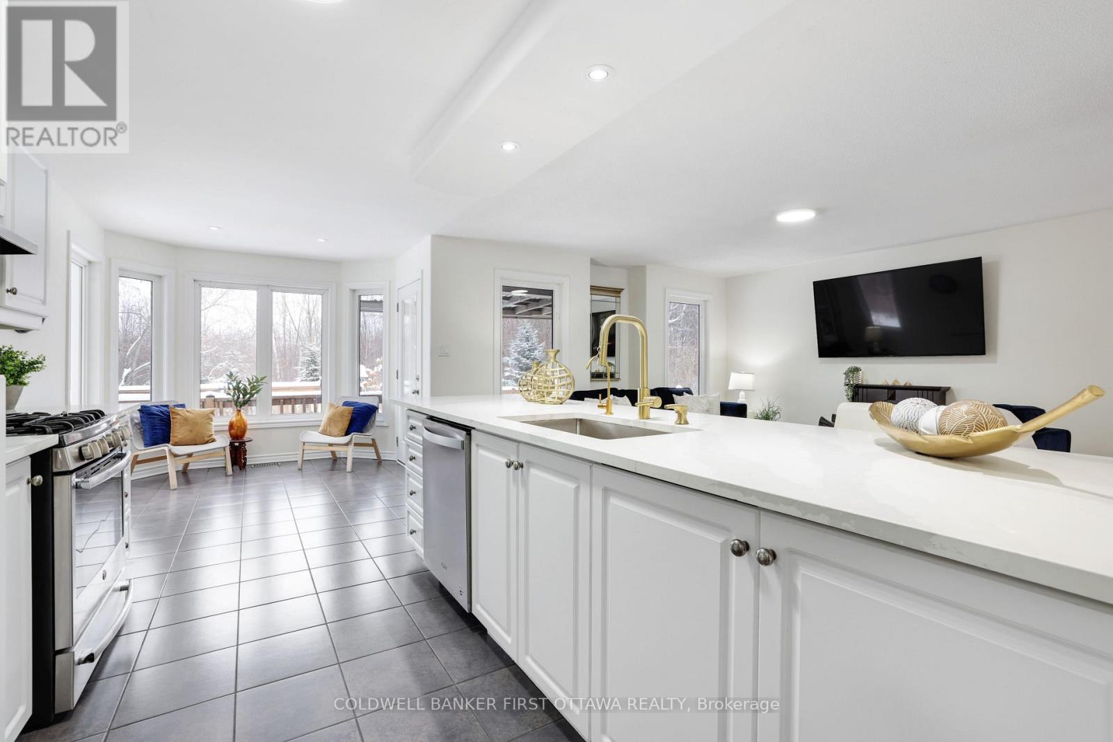 11 Rideau Crossing Crescent, North Grenville, Ontario  K0G 1K0 - Photo 8 - X12697854