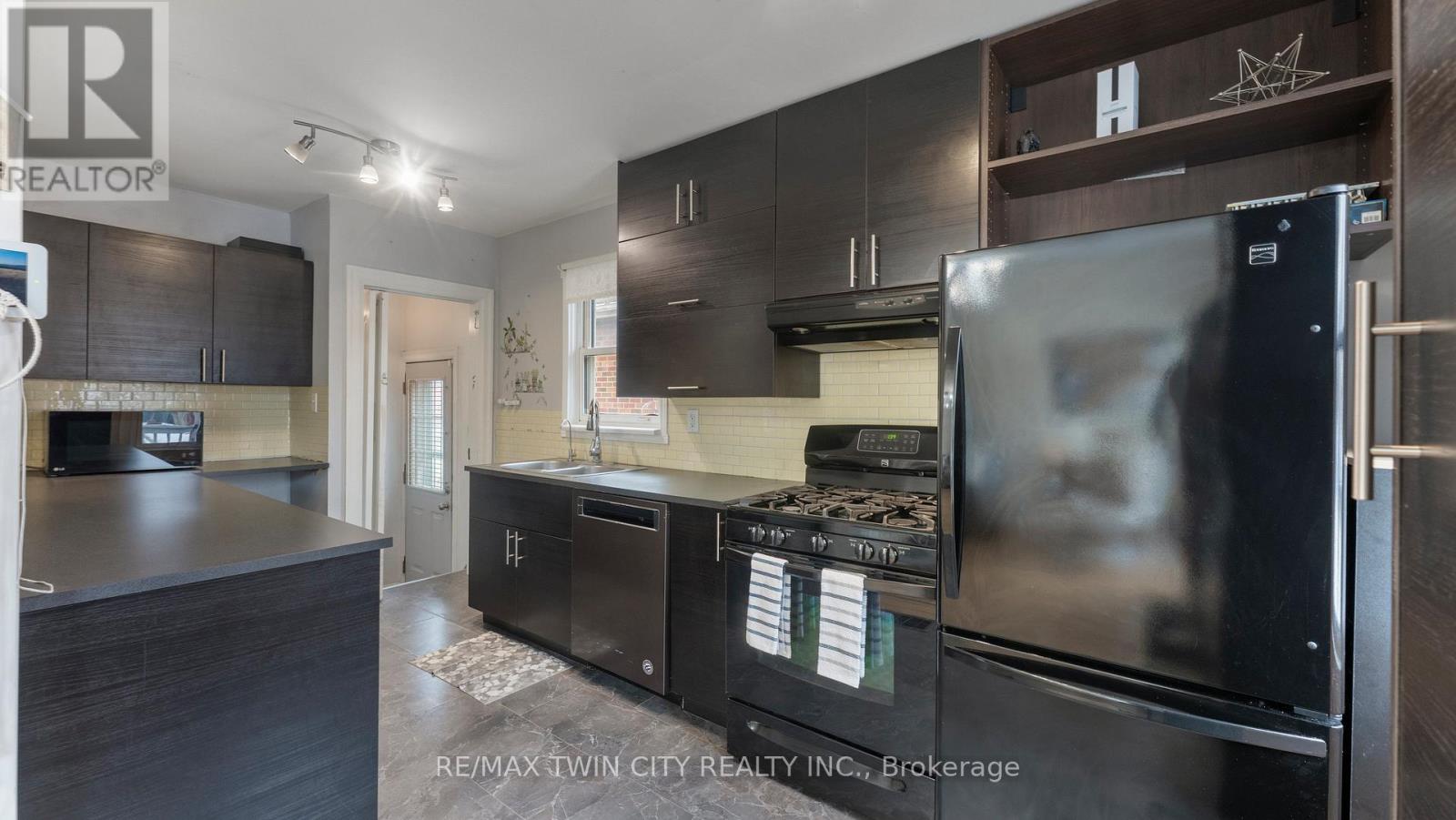 69 Lyons Avenue, Brantford, Ontario  N3R 4R2 - Photo 17 - X12697858