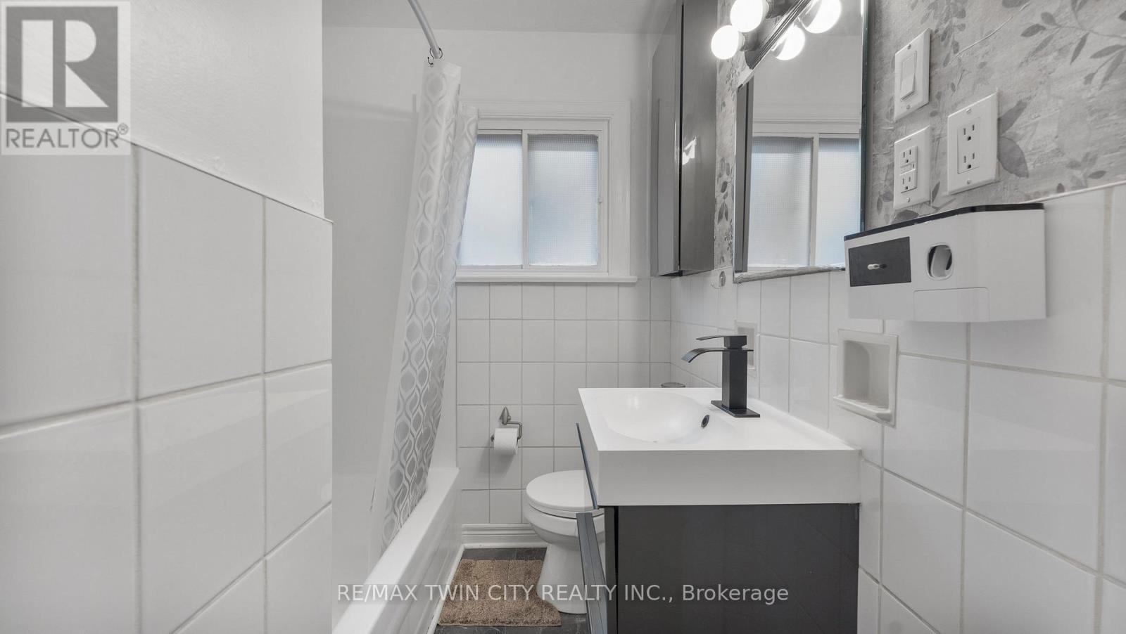 69 Lyons Avenue, Brantford, Ontario  N3R 4R2 - Photo 23 - X12697858