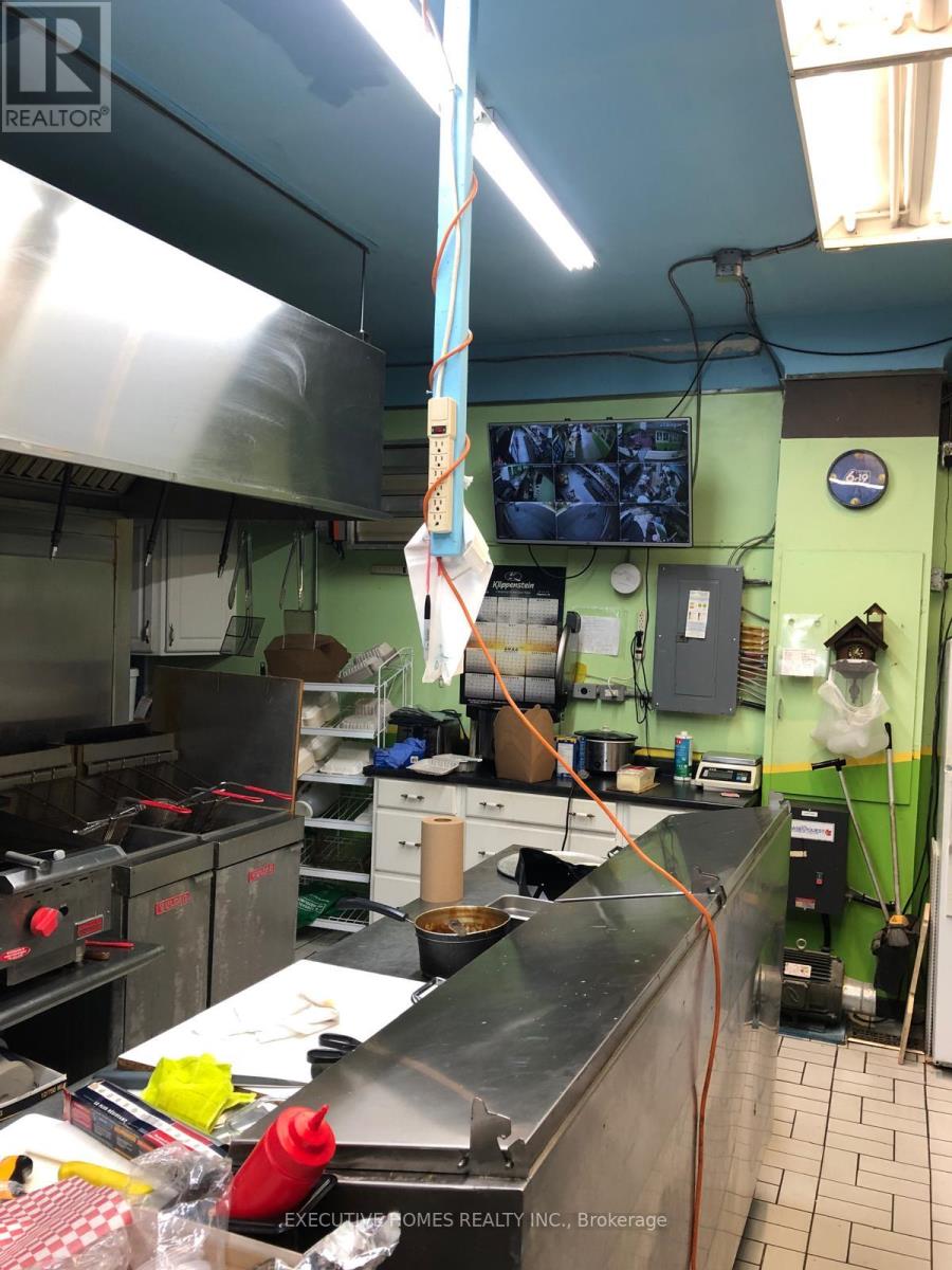 54 Main Street, Chatham-Kent, Ontario  N0P 2C0 - Photo 10 - X12697878