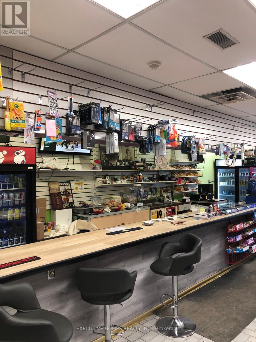 54 Main Street, Chatham-Kent, Ontario  N0P 2C0 - Photo 3 - X12697878