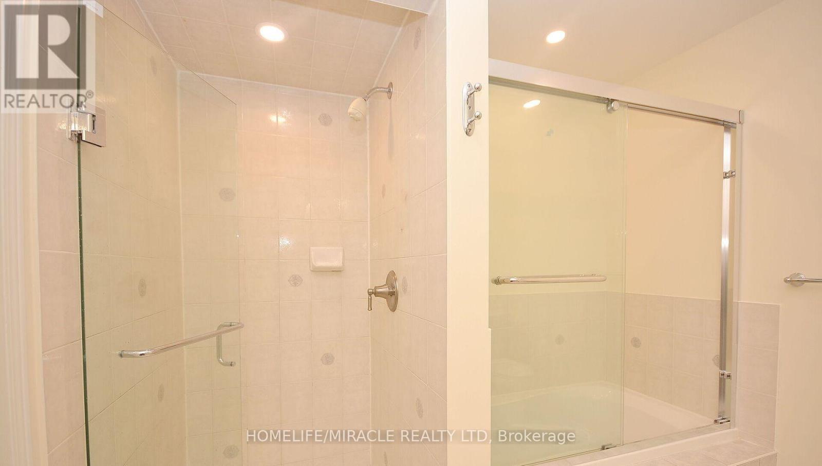 Upper - 833 Mays Crescent, Mississauga, Ontario  L5V 2G6 - Photo 13 - W12689804