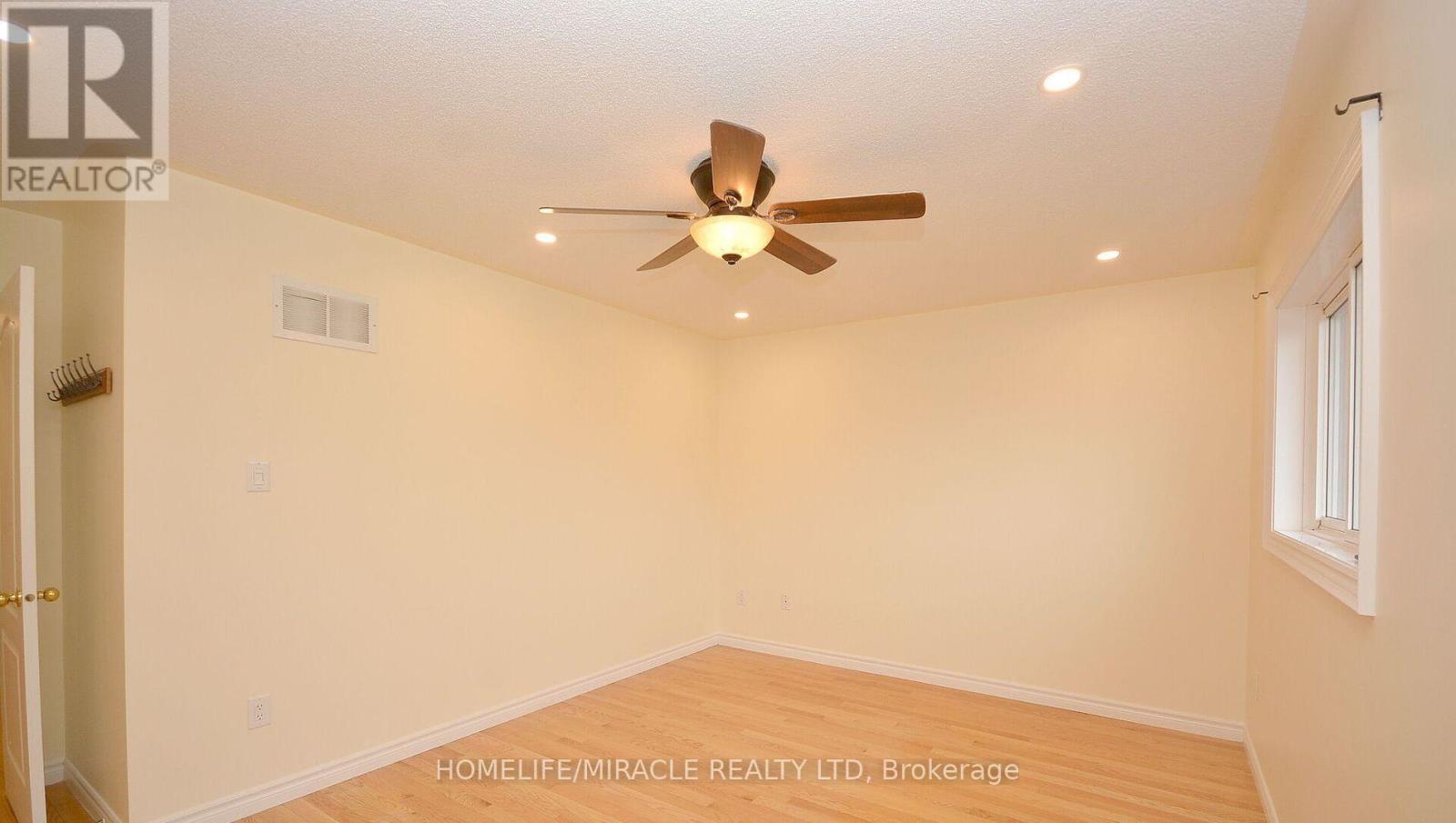 Upper - 833 Mays Crescent, Mississauga, Ontario  L5V 2G6 - Photo 11 - W12689804