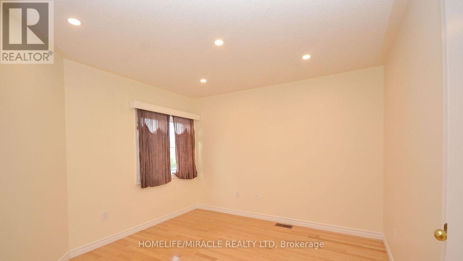 Upper - 833 Mays Crescent, Mississauga, Ontario  L5V 2G6 - Photo 22 - W12689804