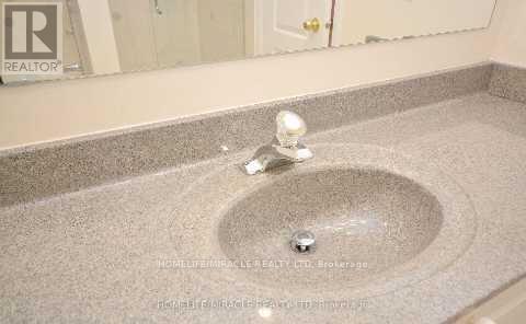 Upper - 833 Mays Crescent, Mississauga, Ontario  L5V 2G6 - Photo 15 - W12689804