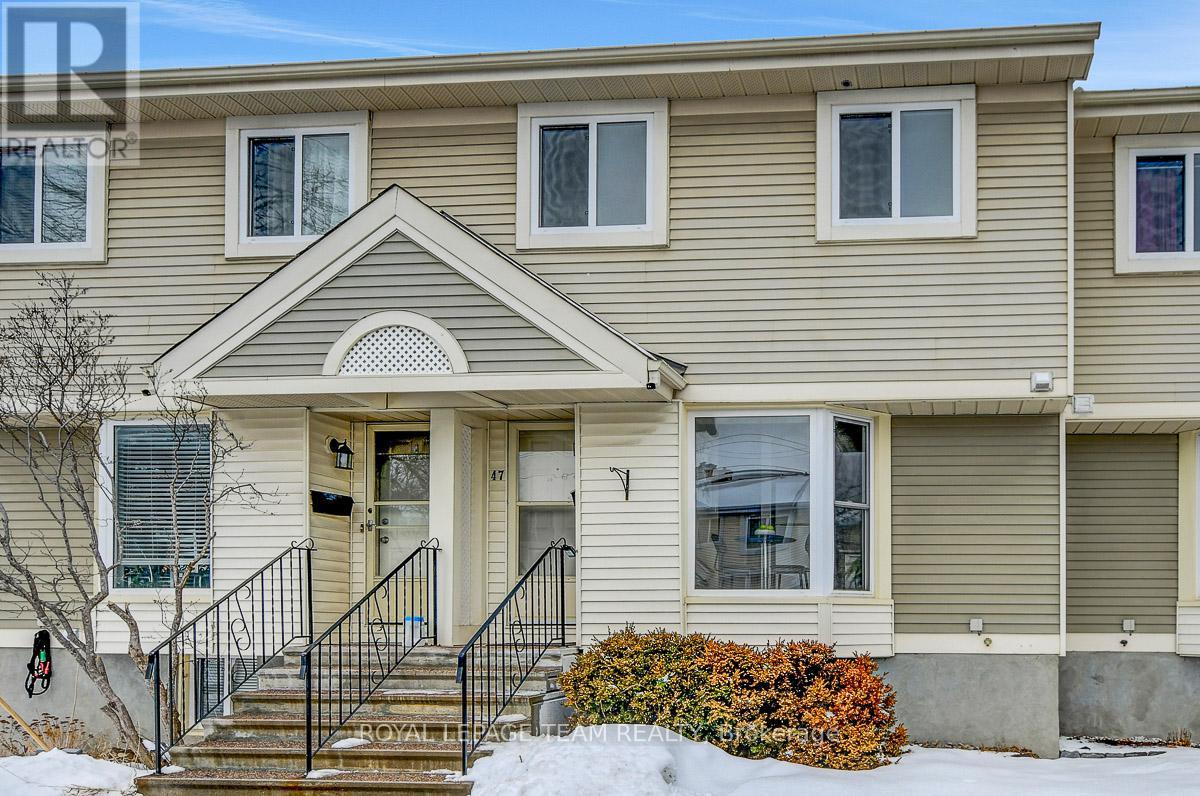 47 Mcdermot Court, Ottawa, Ontario  K2L 3V5 - Photo 2 - X12697920