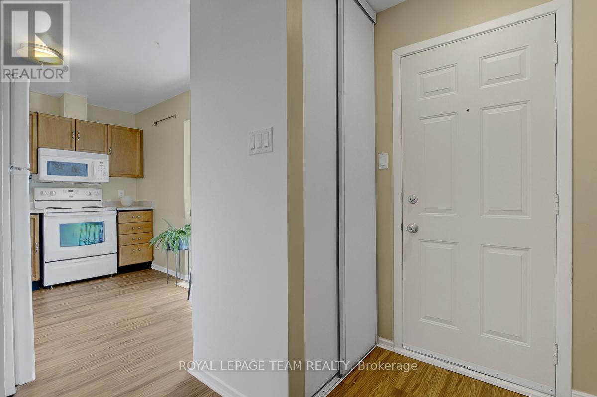 47 Mcdermot Court, Ottawa, Ontario  K2L 3V5 - Photo 3 - X12697920