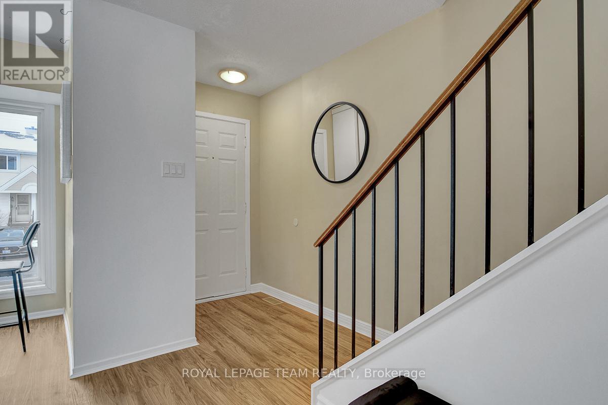 47 Mcdermot Court, Ottawa, Ontario  K2L 3V5 - Photo 5 - X12697920