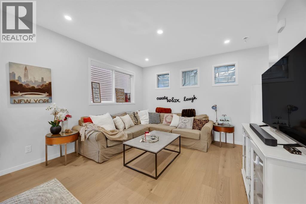 153 Edith Way Nw, Calgary, Alberta  T3R 2B8 - Photo 3 - A2279107