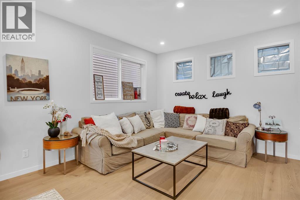 153 Edith Way Nw, Calgary, Alberta  T3R 2B8 - Photo 4 - A2279107