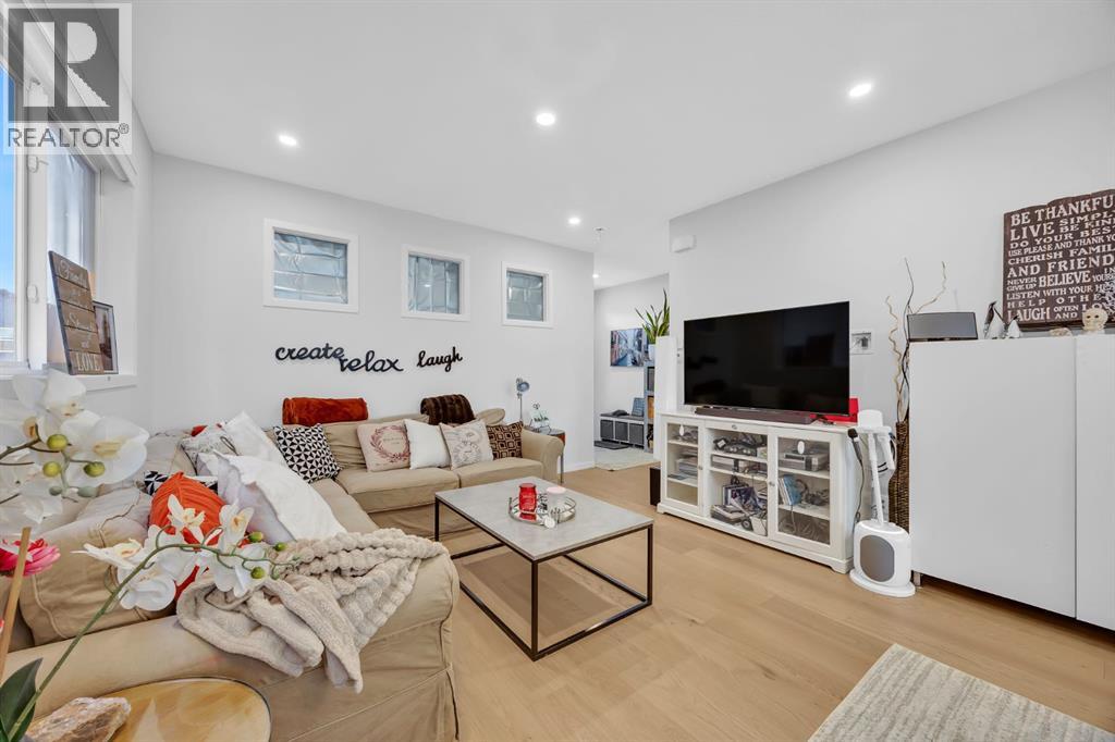 153 Edith Way Nw, Calgary, Alberta  T3R 2B8 - Photo 5 - A2279107