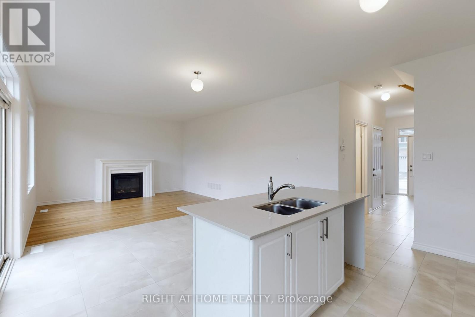 40 Ainslie Hill Crescent, Georgina, Ontario  L0E 1R0 - Photo 10 - N12697910