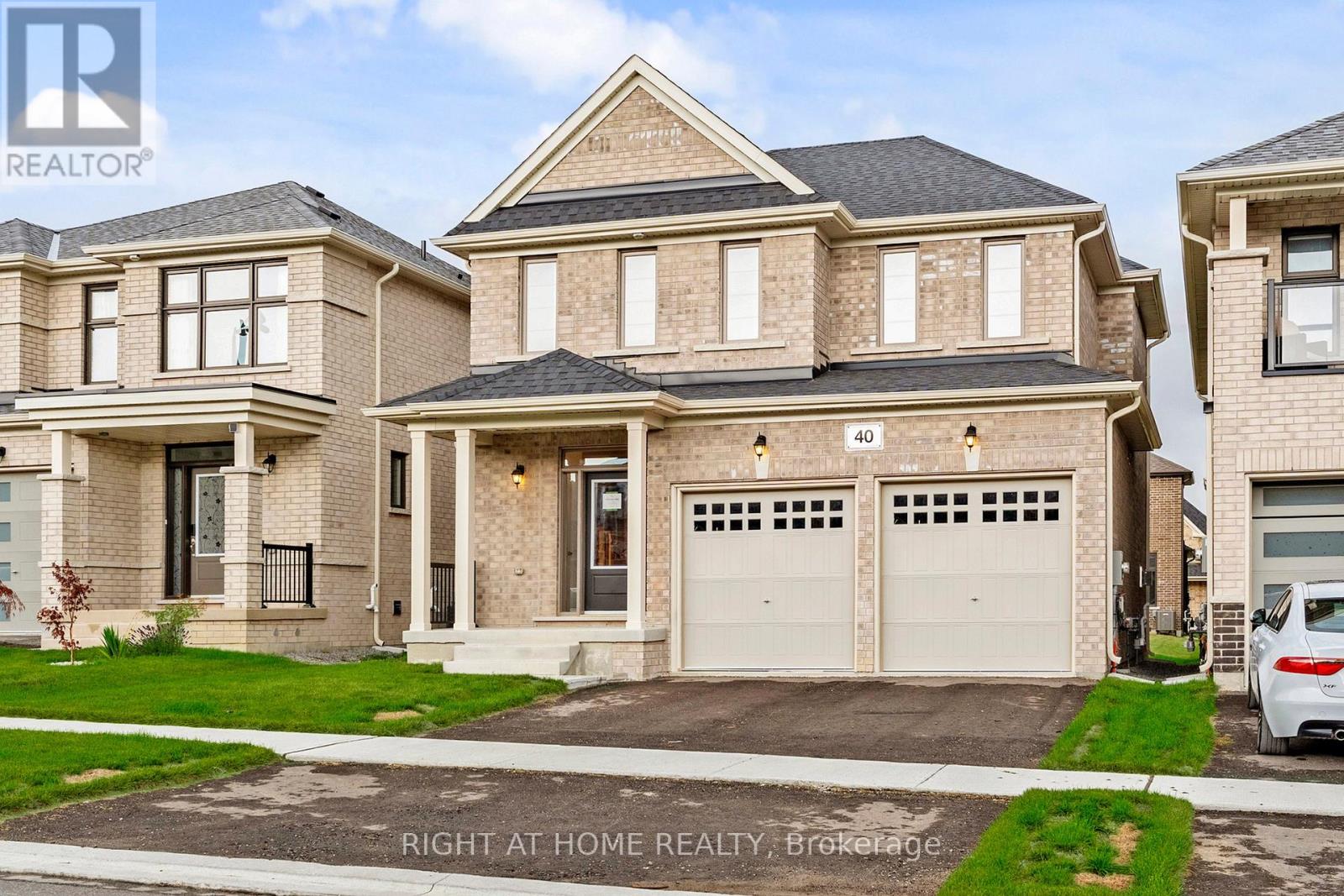 40 Ainslie Hill Crescent, Georgina, Ontario  L0E 1R0 - Photo 2 - N12697910