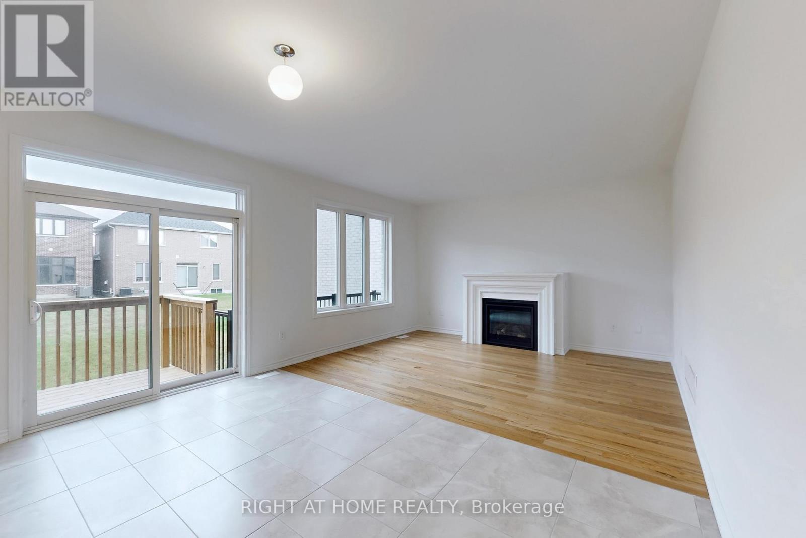 40 Ainslie Hill Crescent, Georgina, Ontario  L0E 1R0 - Photo 4 - N12697910