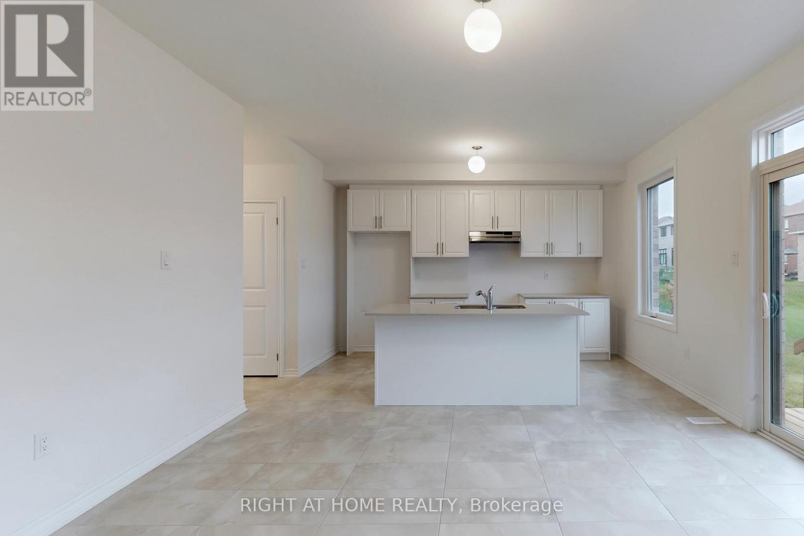 40 Ainslie Hill Crescent, Georgina, Ontario  L0E 1R0 - Photo 8 - N12697910